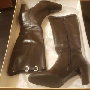 Heeled boots